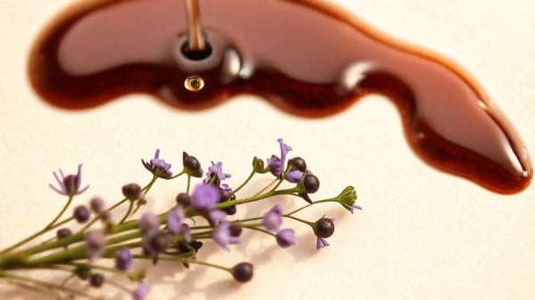 Les bienfaits de l'huile de nigelle pour peau et bien-être